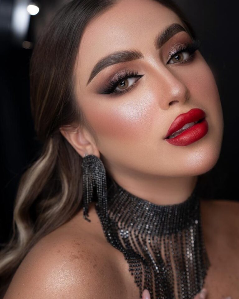 ارتست مشاعل | فنانة مكياج سعودية بأسلوب عصري ولمسة أنثوية فاخرة 💄✨ أفضل ميكب ارتست بالرياض تقدم مكياج عرايس احترافي