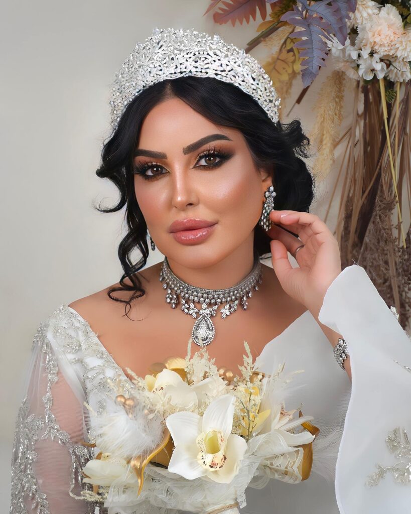 صالون نسائي في الرياض يقدم خدمات العناية بالشعر والمكياج باحترافية